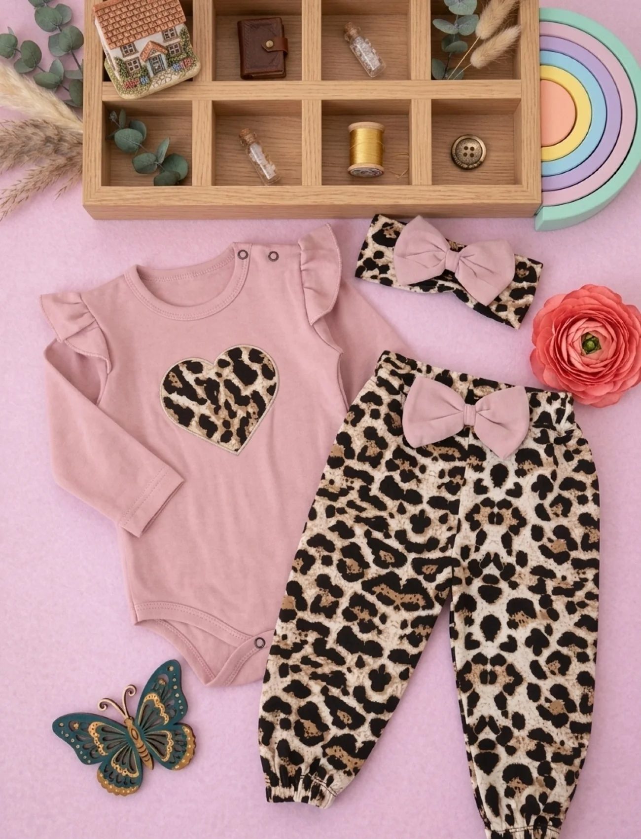 Leopar Desen Kalp Detaylı Fırfırlı 3lü Badili Kız Bebek Takımı(Bandanalı) | 3-6-9-12 Ay