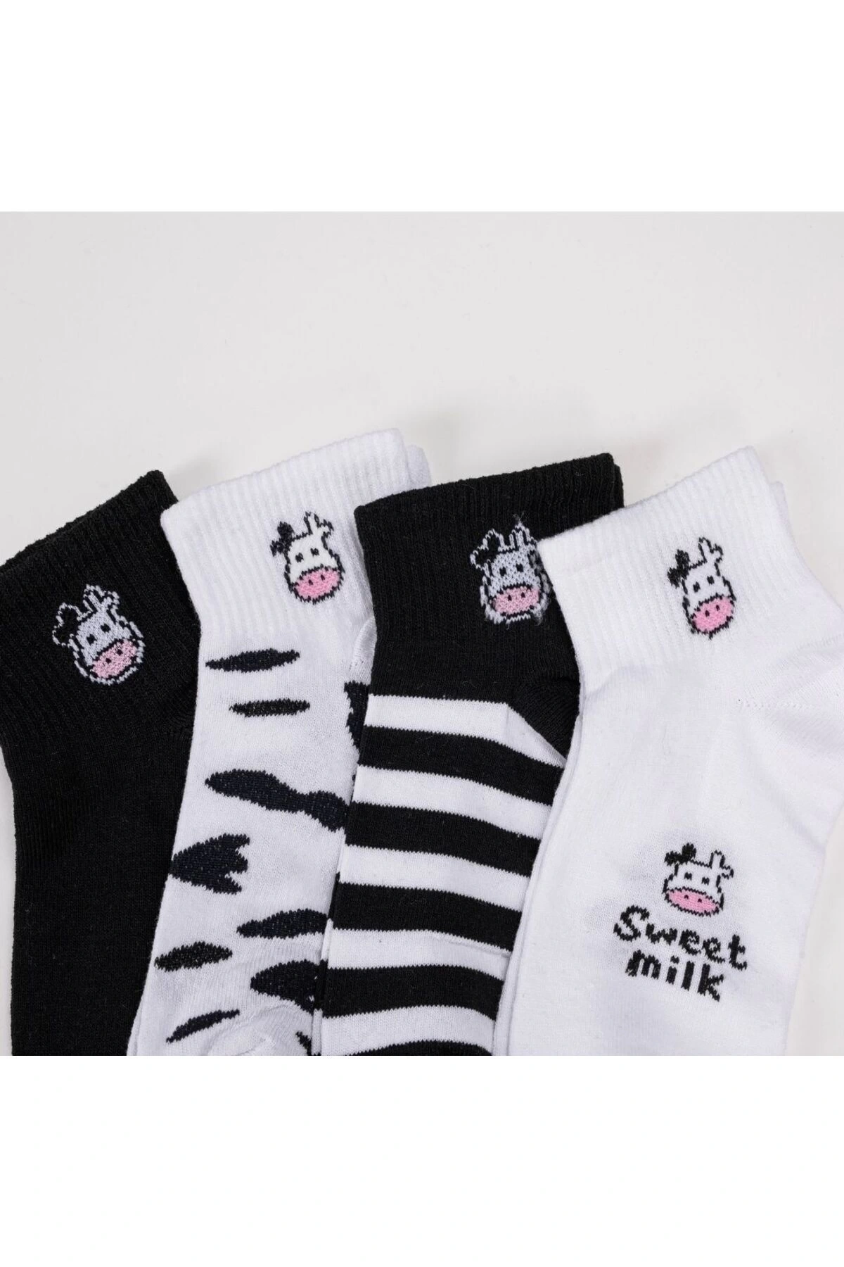 4lü İnek Desenli Kısa Çorap