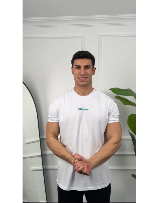 Oversize Beyaz Freedom Baskılı Kollar Dar Kesim T-Shirt