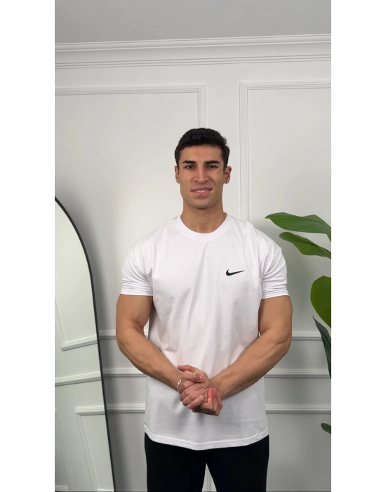 Oversize Beyaz Nike Baskılı Kollar Dar Kesim T-Shirt