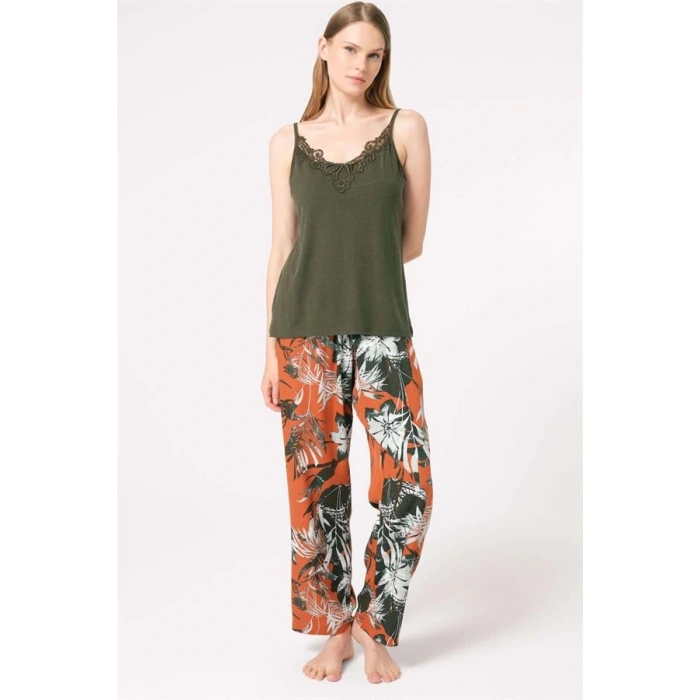 VipMarketim Anıl 5795 İp Askılı V Yaka Viskon Çiçek Desenli Kışlık Örme Normal Bel Nakış Detaylı Pijama Takımı Sabahlık