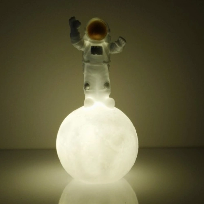 VipMarketim Astronot Şekilli Gece Ve Masa Lambası