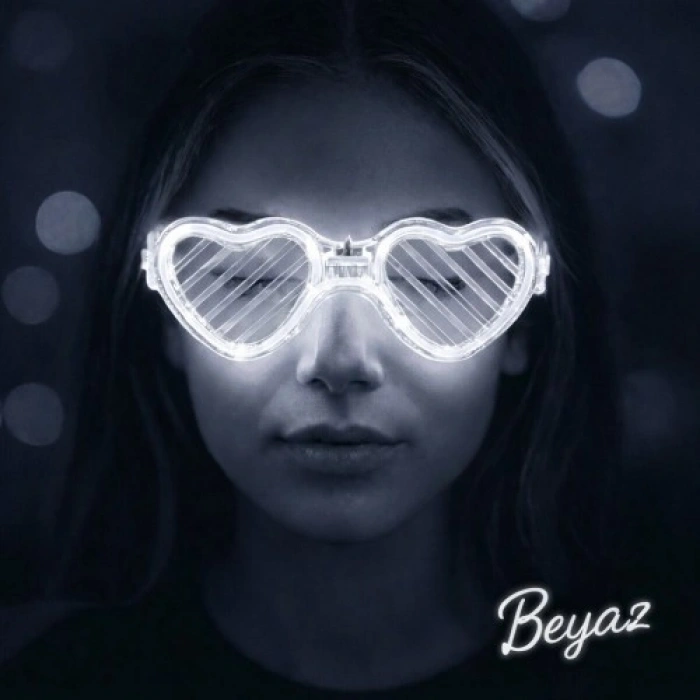 VipMarketim Beyaz LED Işıklı Kalp Gözlük – 3 Modlu Parti & Glow Gözlüğü