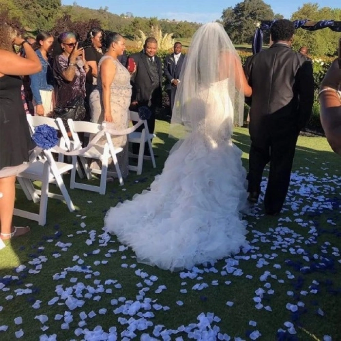 VipMarketim Beyaz Renk Gül Yaprağı Şekilli Konfeti 10 Paket 1000 Adet