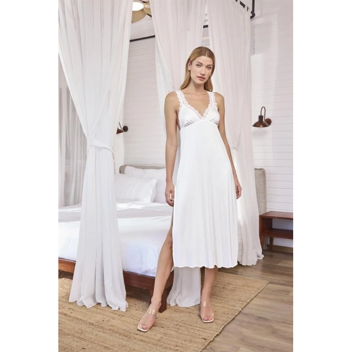 VipMarketim Dantelli Ve Dekolteli Yırtmaçlı Gecelik