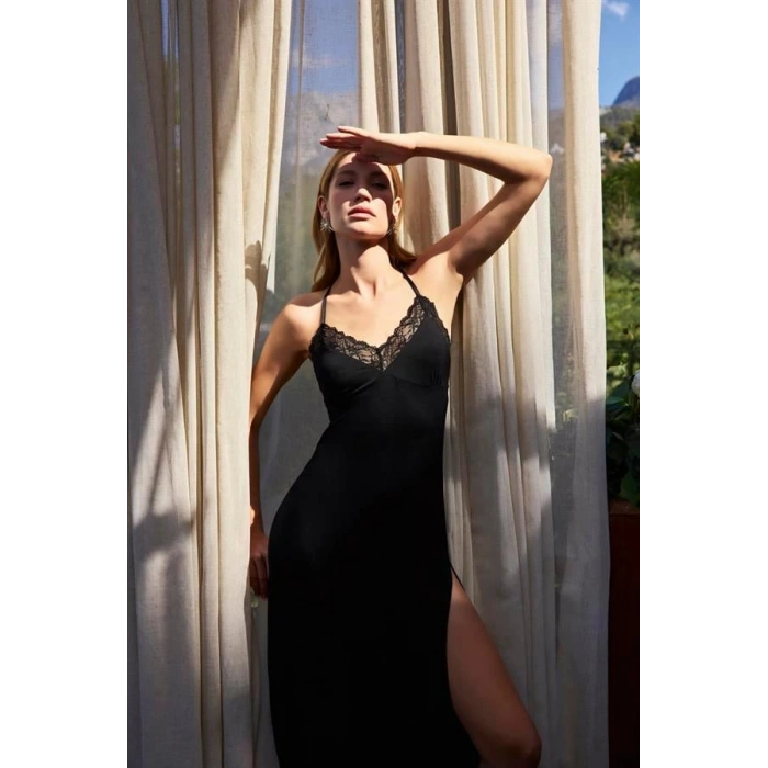 VipMarketim Dantelli Ve Dekolteli Yırtmaçlı Gecelik