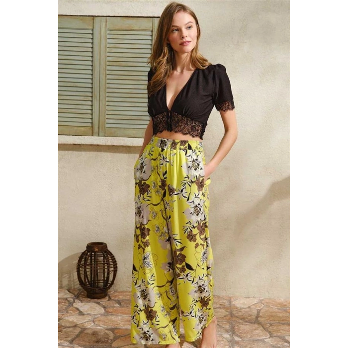 Vipmarketim Kısa Yarım Kollu V Yaka Çiçek Desenli Yazlık Uzun Uzun Paçalı Dantel Detaylı Pijama Takımı Anıl (kod:9820)