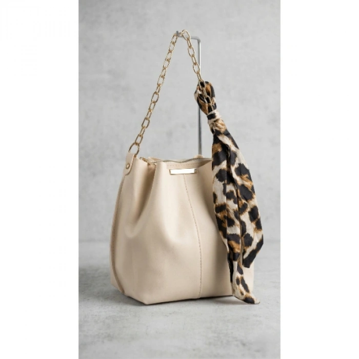 VipMarketim Leopar Desenli Fular Detaylı Krem Rengi Çanta