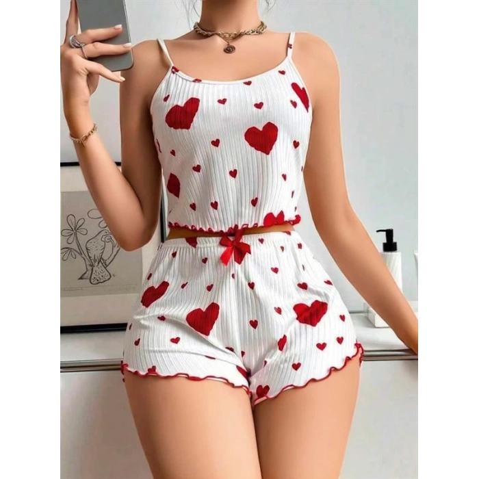 VipMarketim  Pamuklu Beyaz Üstüne Kırmızı Kalp Desenli Askılı Şortlu Pijama Takımı