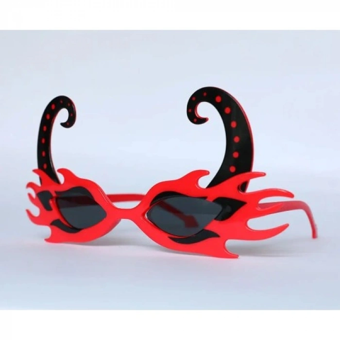 VipMarketim Siyah Boynuzlu Kırmızı Renk Alevli Parti Gözlüğü 21x10 cm