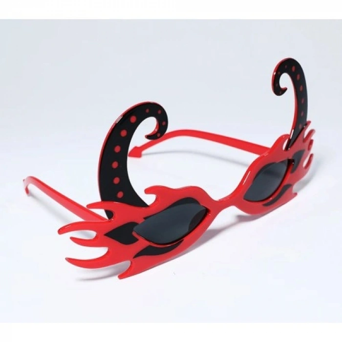 VipMarketim Siyah Boynuzlu Kırmızı Renk Alevli Parti Gözlüğü 21x10 cm