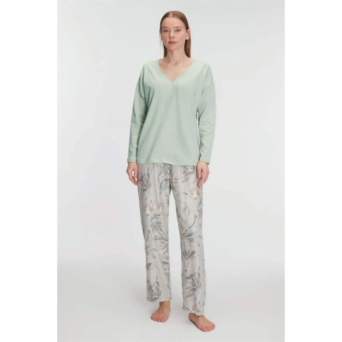 VipMarketim  Uzun Kol V Yaka Pijama Takımı