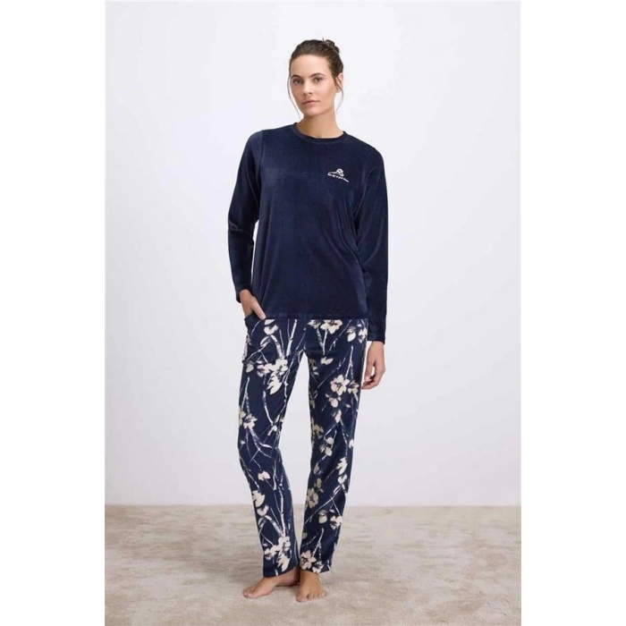 VipMarketim  Uzun Kollu Kadife T-shirt Ve Çiçek Desenli Pantolon Pijama Takımı