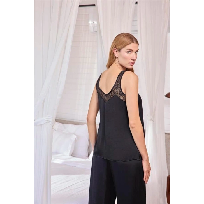 Vipmarketim Viskon Dantelli Ve Dekolteli Saten Pijama Takımı