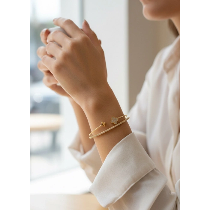 VipMarketim Yonca Model Pirinç Gold Renk Kadın Bileklik 5886
