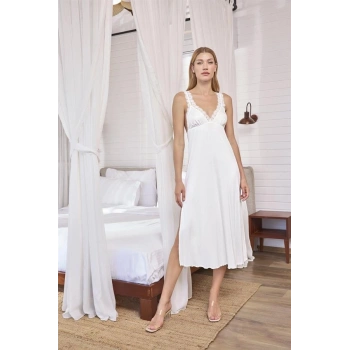 VipMarketim Dantelli Ve Dekolteli Yırtmaçlı Gecelik