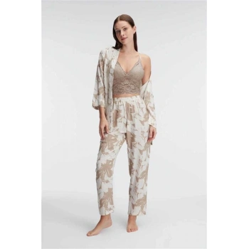 Vipmarketim İp Askılı V Yaka Çiçek Desenli Yazlık Dokuma Dantel Detaylı Sabahlık Pijama Takımı