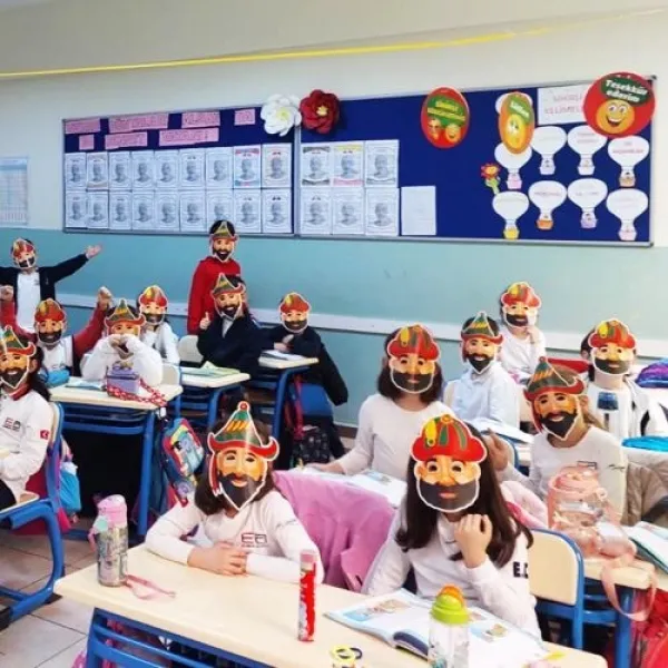 Hacivat ile Karagöz Kağıt Maske 6 Adet