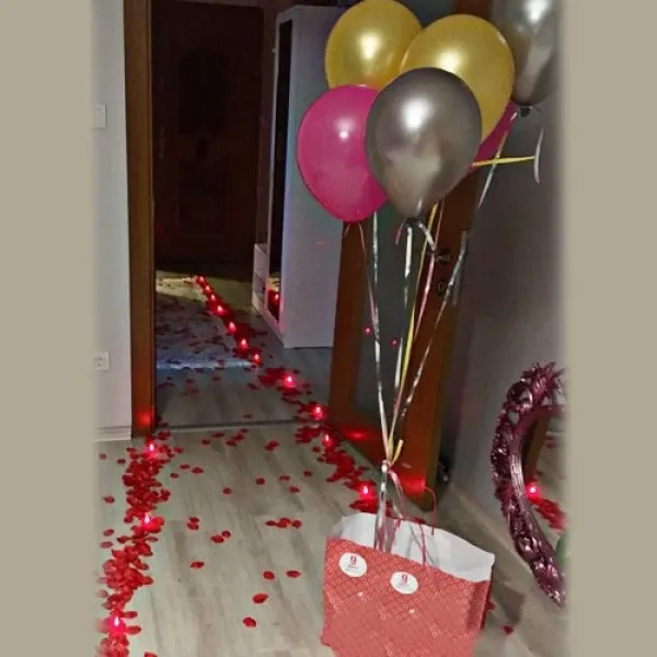 Kırmızı Kalpli Led Mum 24 adet + 500 adet Gül Yaprağı