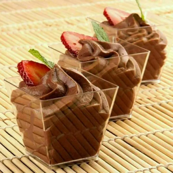 Magnolia Kasesi Pramit Kübik Şekilli Plastik 200 cc (20 Adet)