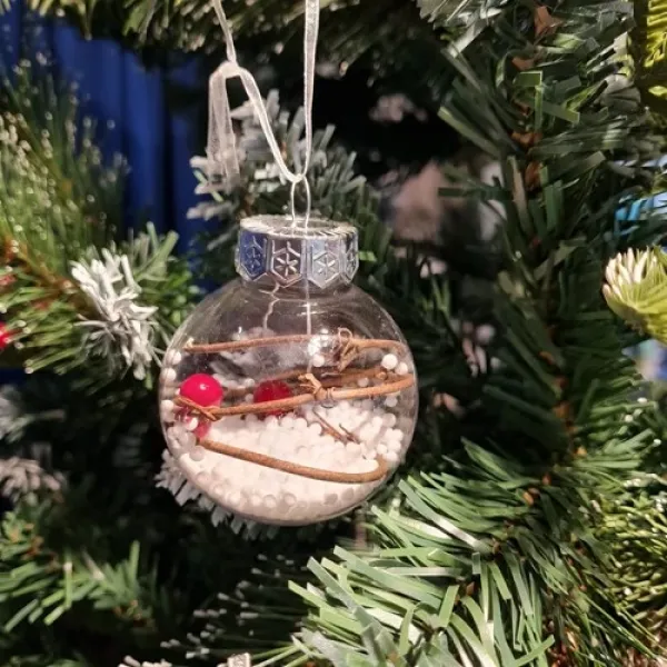 Şeffaf Yılbaşı Ağaç Süsü Kar ve Kokinalı 6 Adet 6 cm