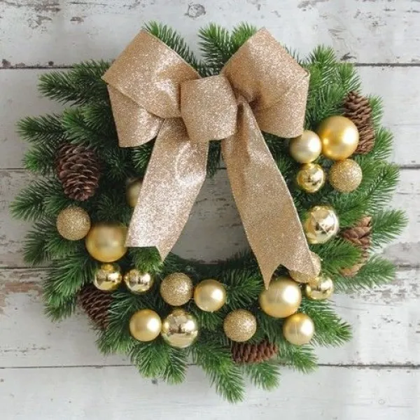 Yılbaşı Top - Kozalak - Fiyonklu Çelenk Kapı Süsü Gold 33 cm