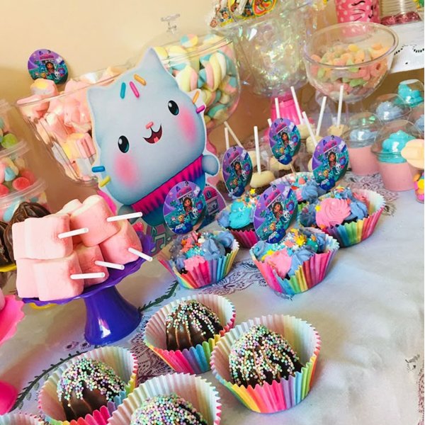 gabby doğum günü masası hazırlıkları