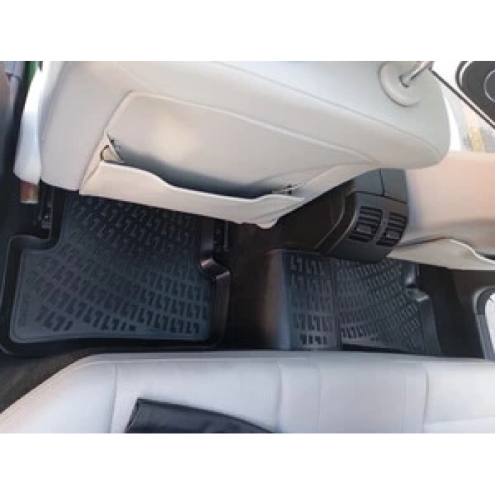 Mercedes-Benz C Serisi 2007-2014 W204 Havuzlu Paspas