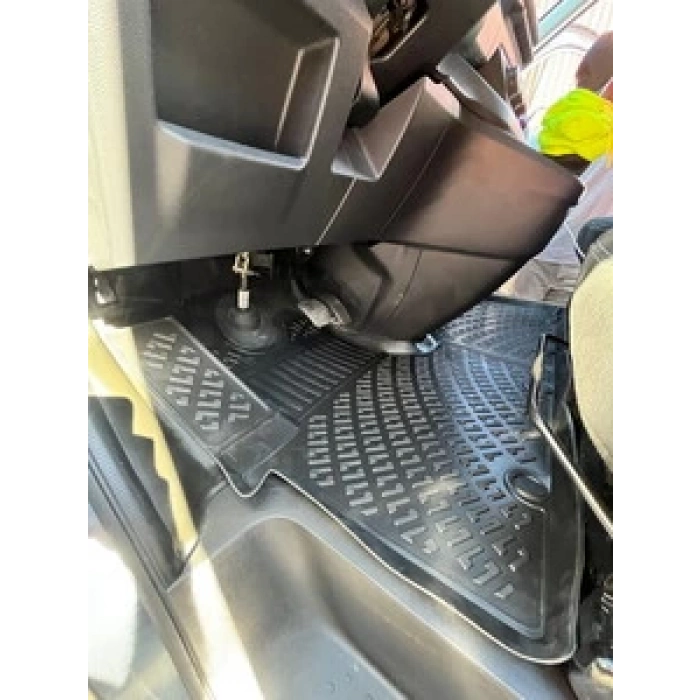 Opel Vivaro 2014-2019 Havuzlu Paspas