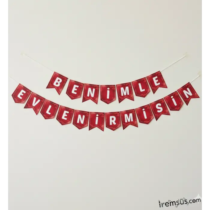 Benimle Evlenir misin Yazılı Kırmızı Renk Banner Evlilik Teklifi Organizasyon Süslemesi