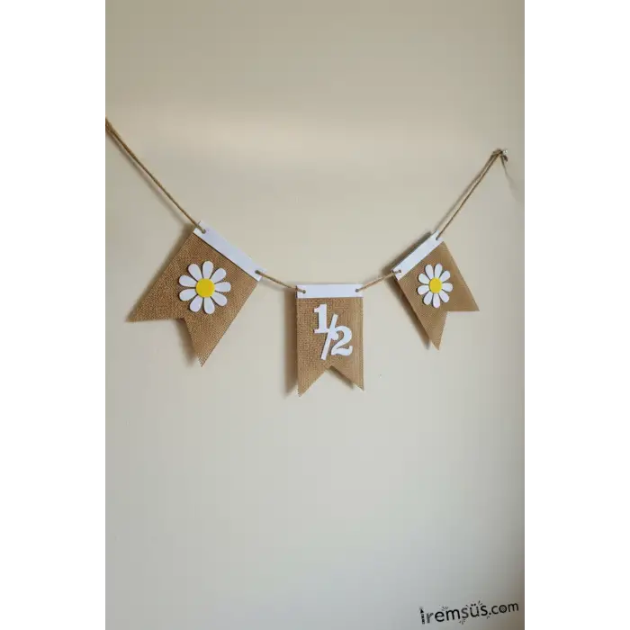Papatya Konsept Yarım Yaş Partisi 1/2 Hasır Kumaş Banner Süsleme Yarış Yaş Süslemesi