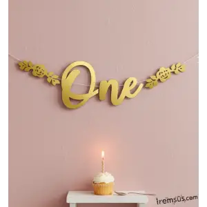 One Yazılı Kaligrafi Banner Yazısı Gold Renk 1 Yaş Doğum Günü Partisi Süslemesi 100 cm