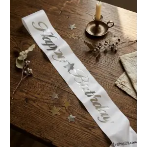 Happy Birthday Yazılı Gümüş Yaldızlı Beyaz Kuşak 150 Cm Doğum Günü Kuşağı Süslemesi