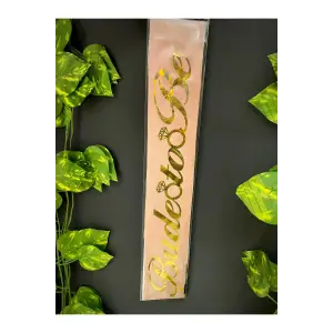 Bride To Be Yazılı Pembe Üstüne Gold Yaldızlı Kuşak 150 cm Bekarlığa Veda Partisi Konsepti Süs