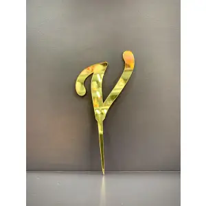 V Harfi Pasta - Cupcake Üzeri Pleksi