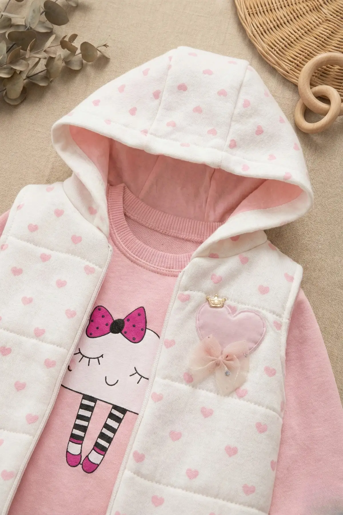 Kalp Desenli Yelekli Mevsimlik Kız Bebek Takım