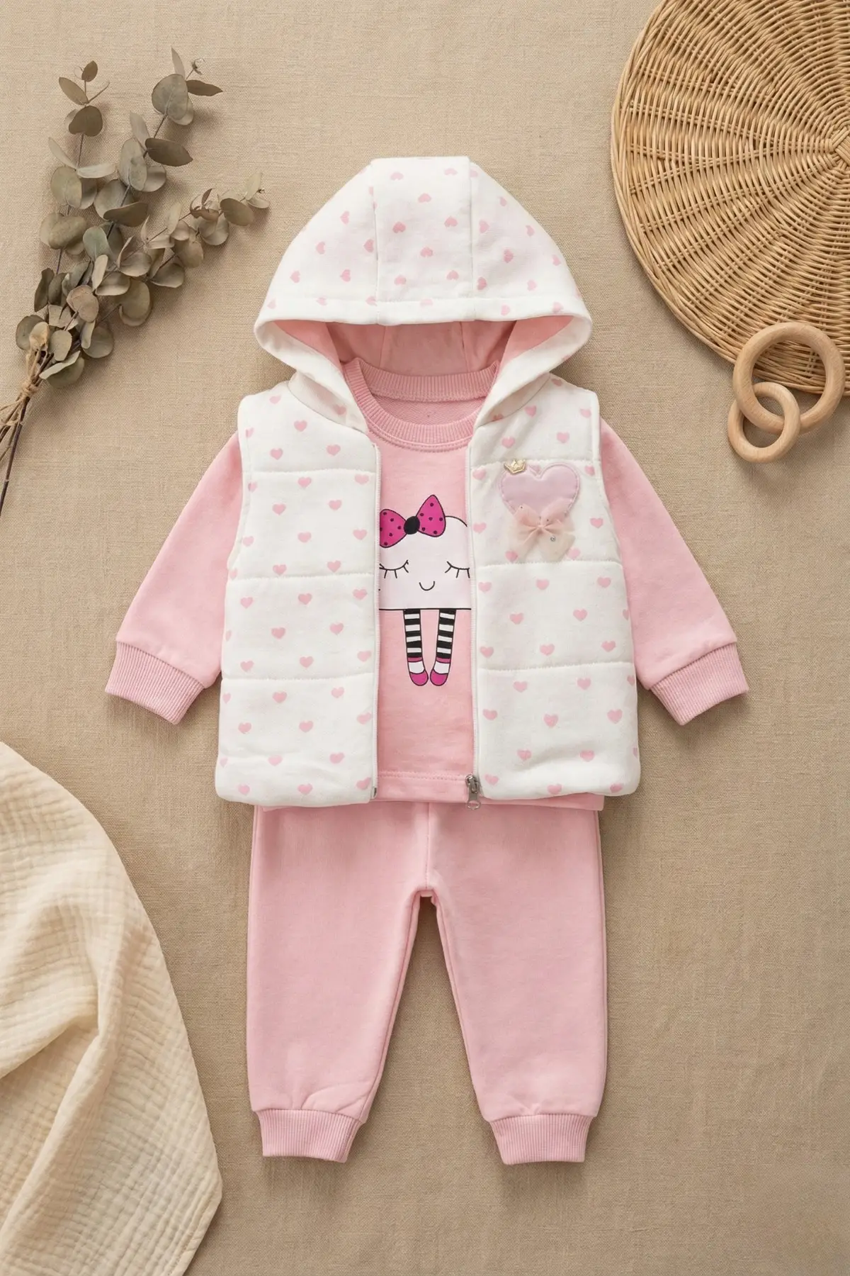 Kalp Desenli Yelekli Mevsimlik Kız Bebek Takım
