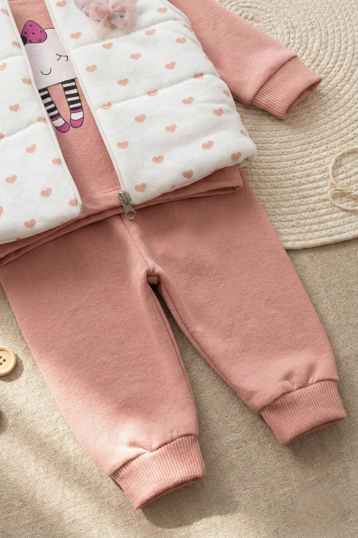 Kalp Desenli Yelekli Mevsimlik Kız Bebek Takım