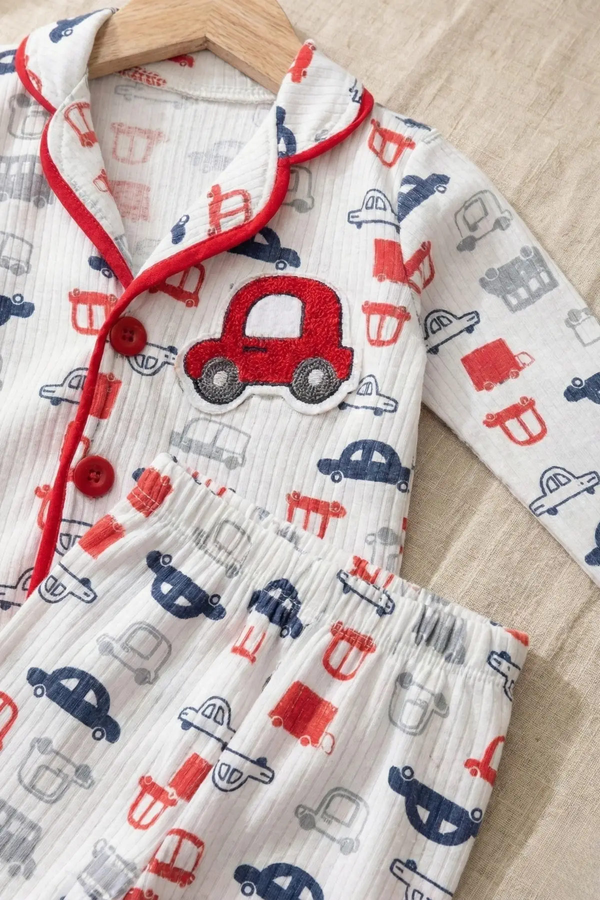 Araba Nakışlı % 100 Pamuk Yakalı Erkek Çocuk Pijama Takımı