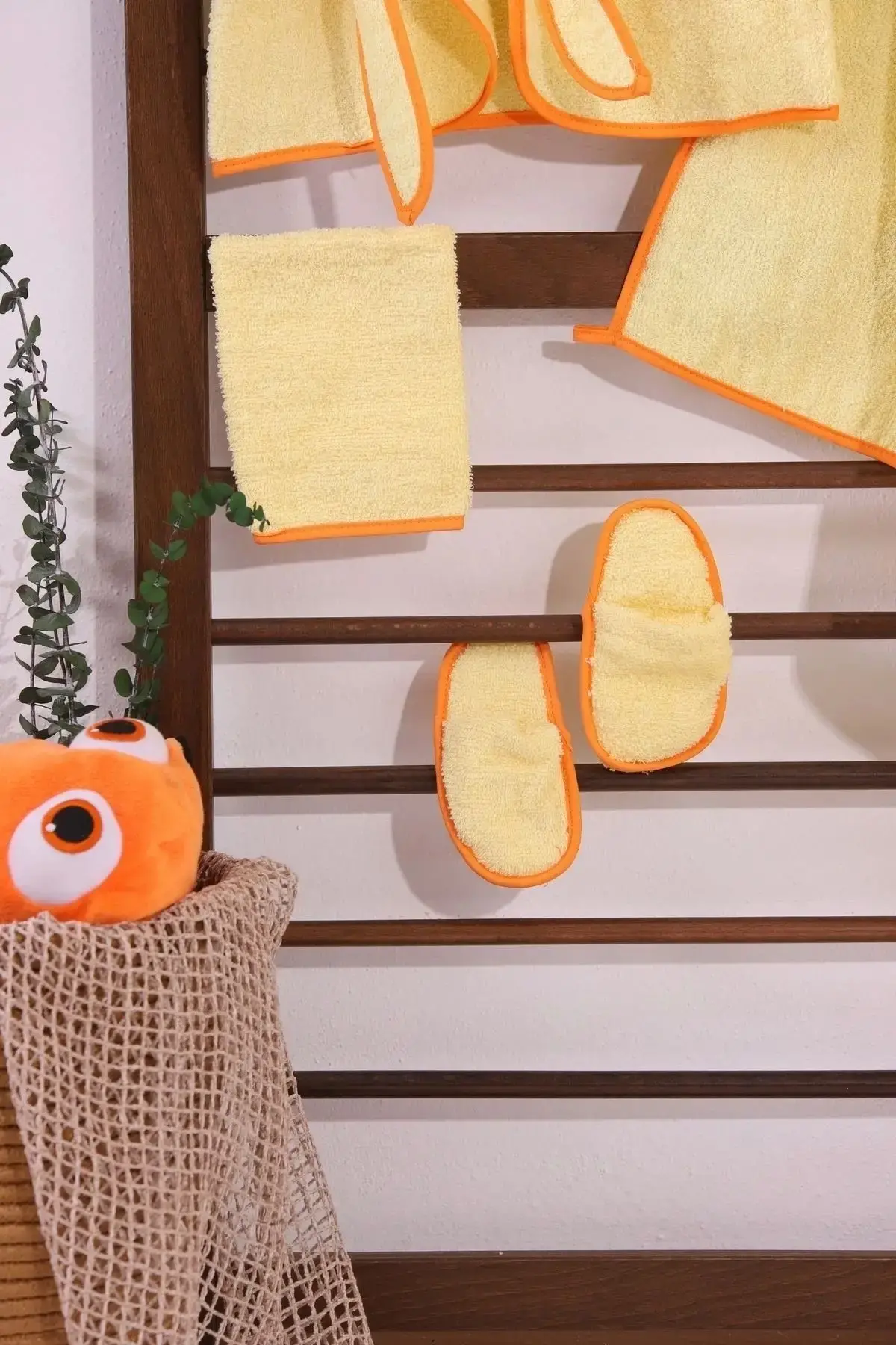 Aslan Figürlü 4 Parça Unisex Çocuk Bornoz Seti