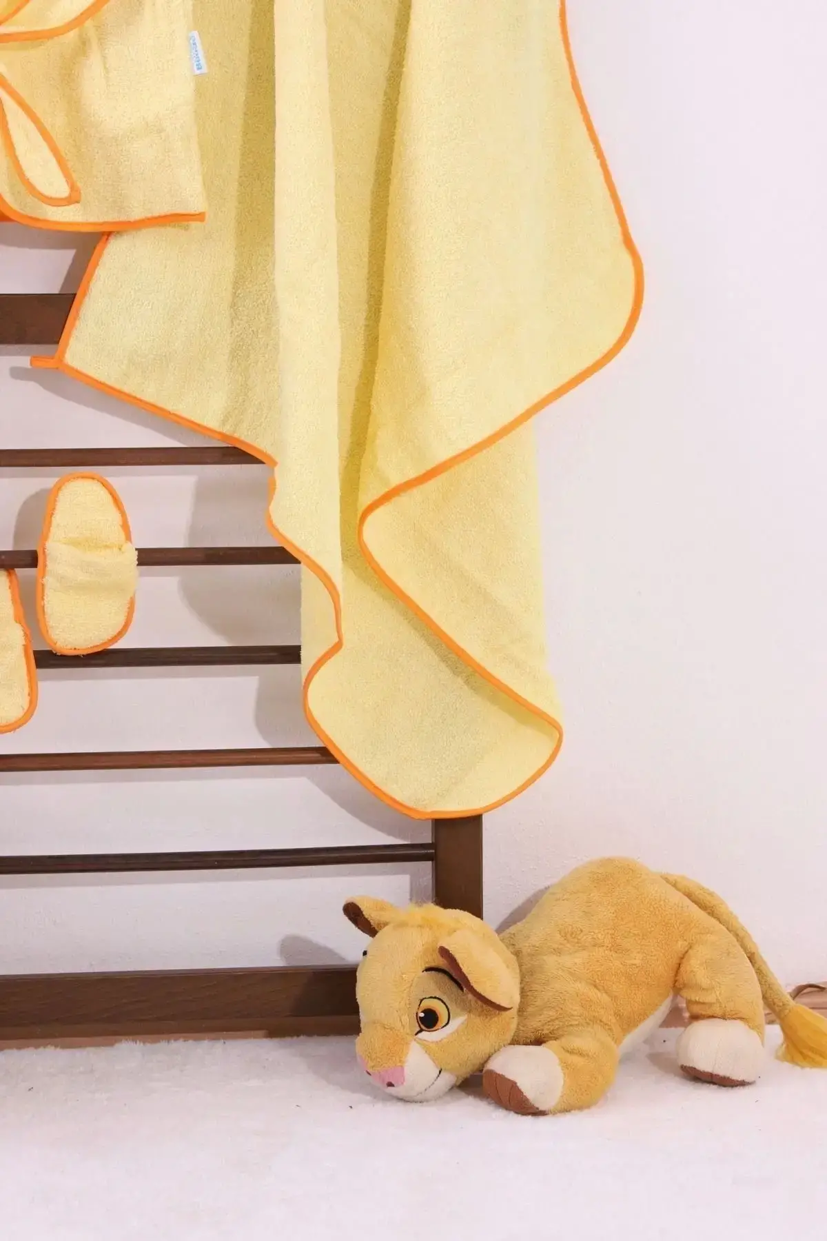 Aslan Figürlü 4 Parça Unisex Çocuk Bornoz Seti