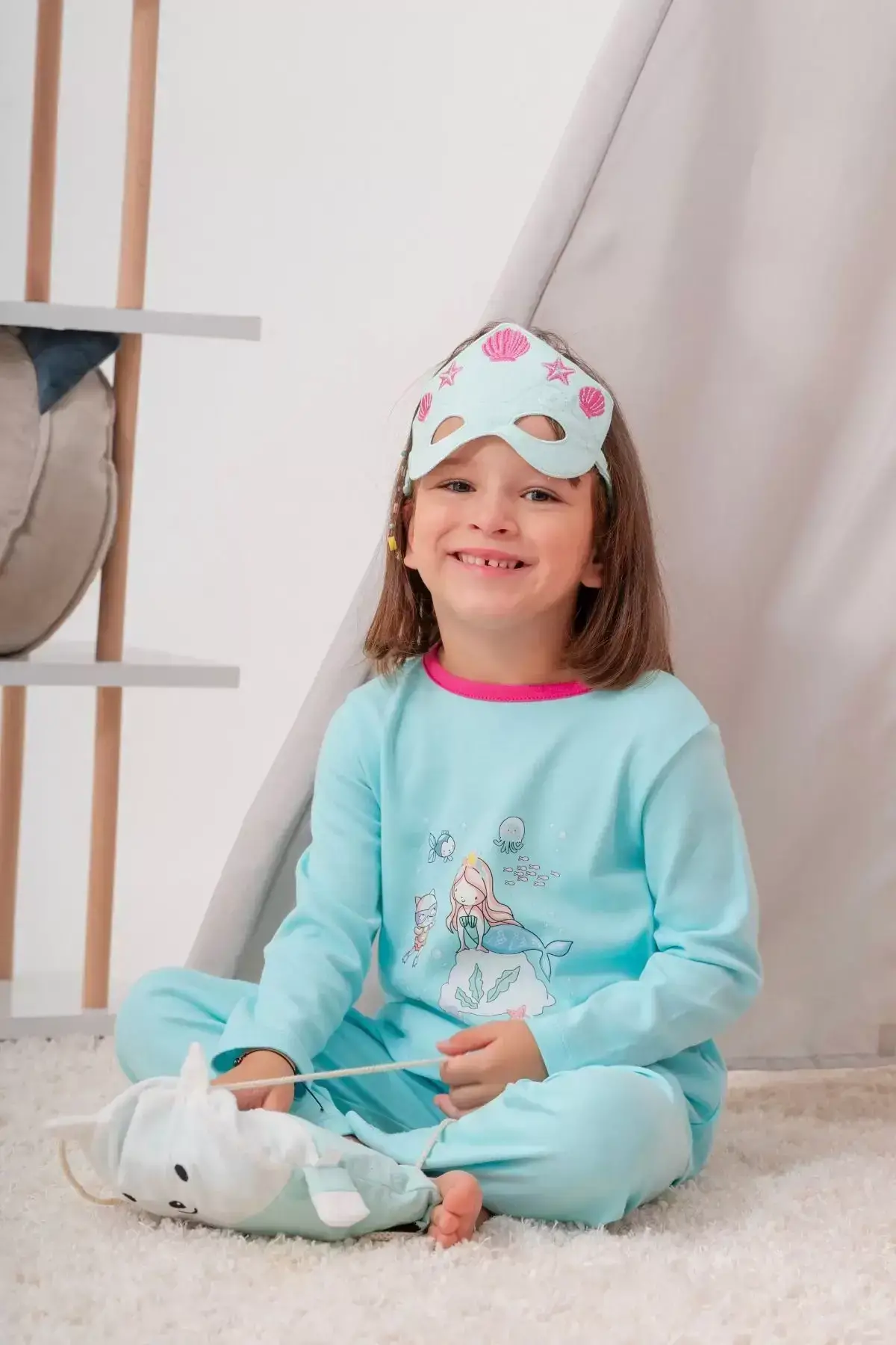 Deniz Kızı Desenli Çanta ve Maskeli % 100 Pamuk Kız Çocuk Pijama Takımı