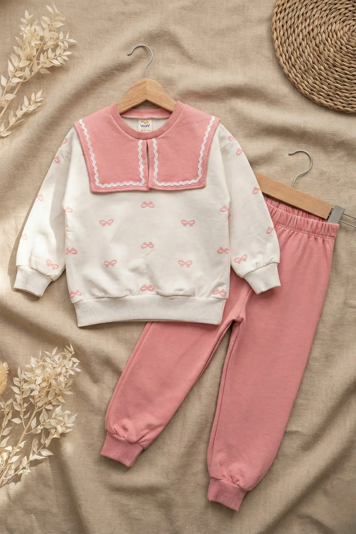 Fiyonk Desenli Yaka Detaylı Mevsimlik Kız Çocuk Takım