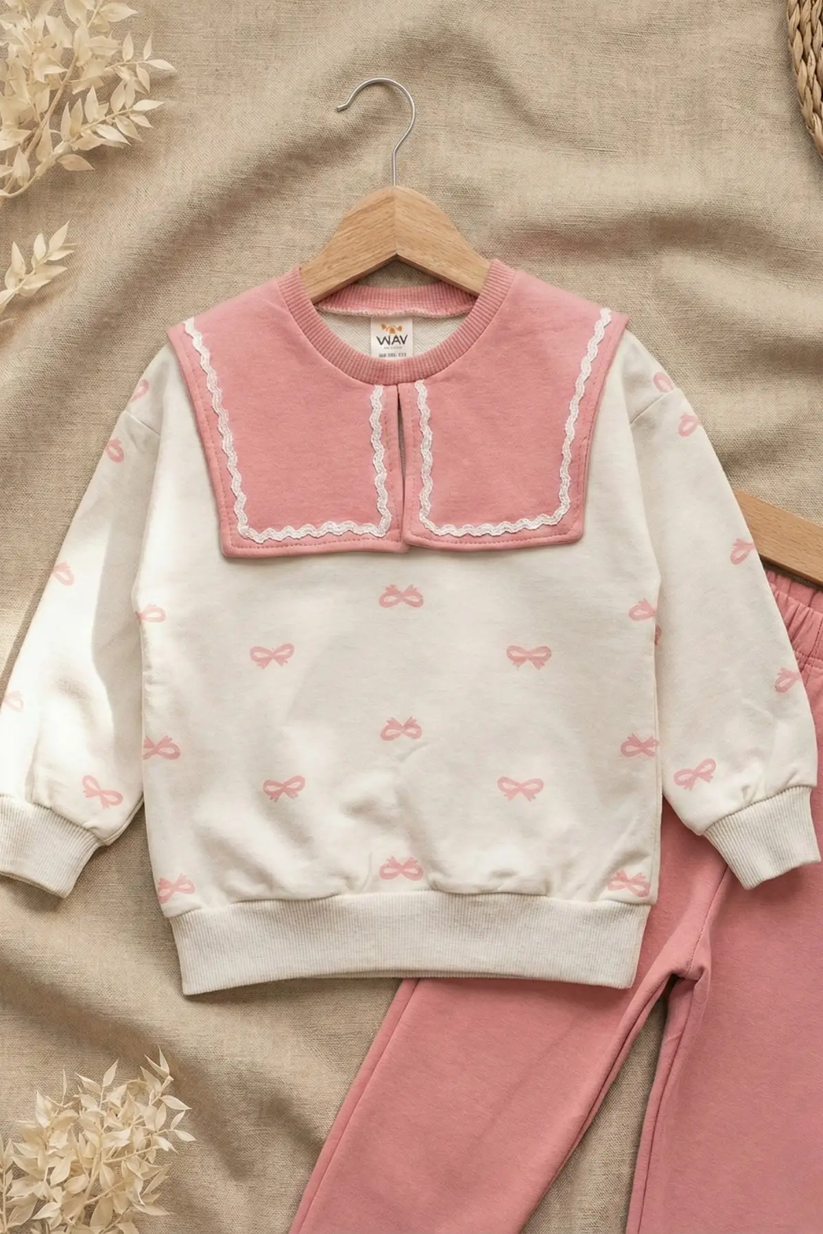 Fiyonk Desenli Yaka Detaylı Mevsimlik Kız Çocuk Takım