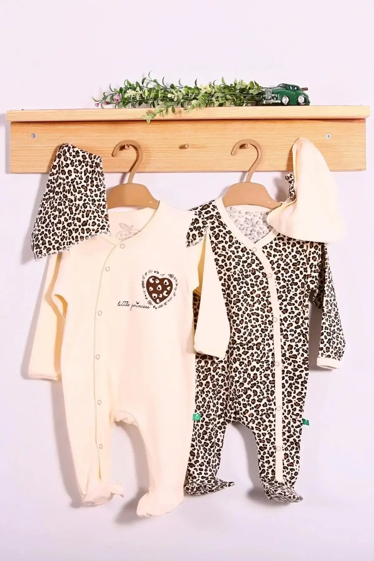 Leopar Desenli % 100 Pamuklu Kız Bebek 4lü Tulum Seti 0-6 Ay