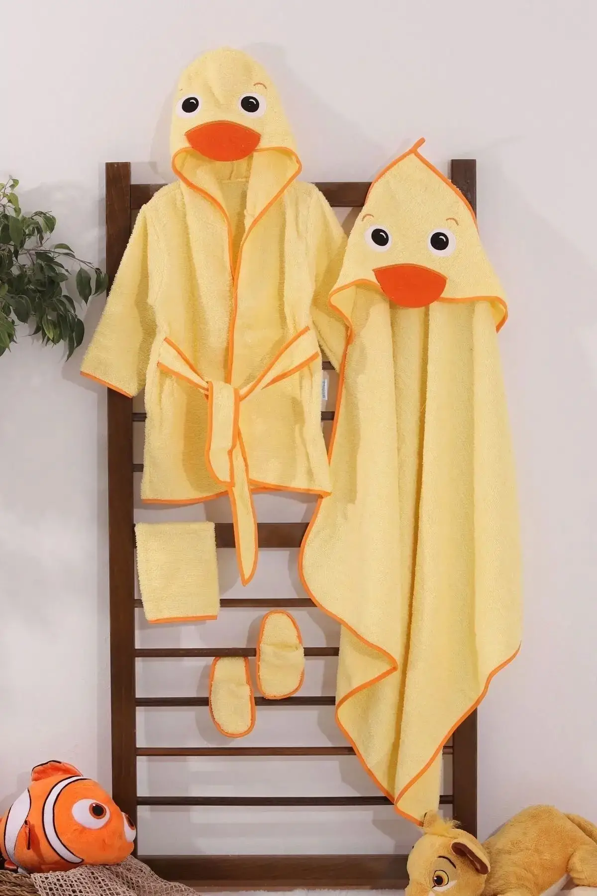 Ördek Figürlü 4 Parça Unisex Bornoz Seti 2-3 Yaş