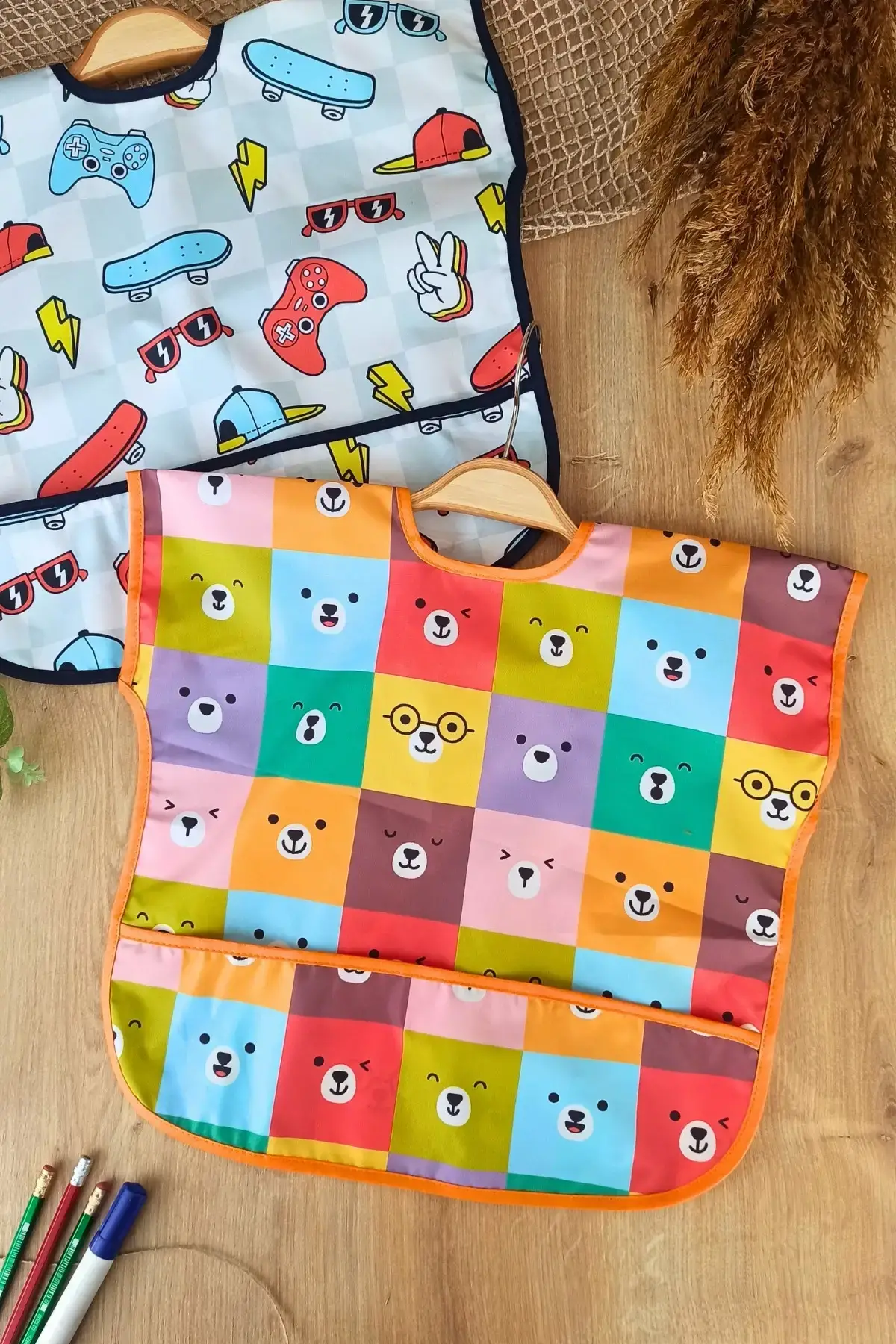 Play Colour Desenli Sıvı Geçirmez Kolsuz 6-24 Ay 2li Aktivite ve Mama Önlüğü