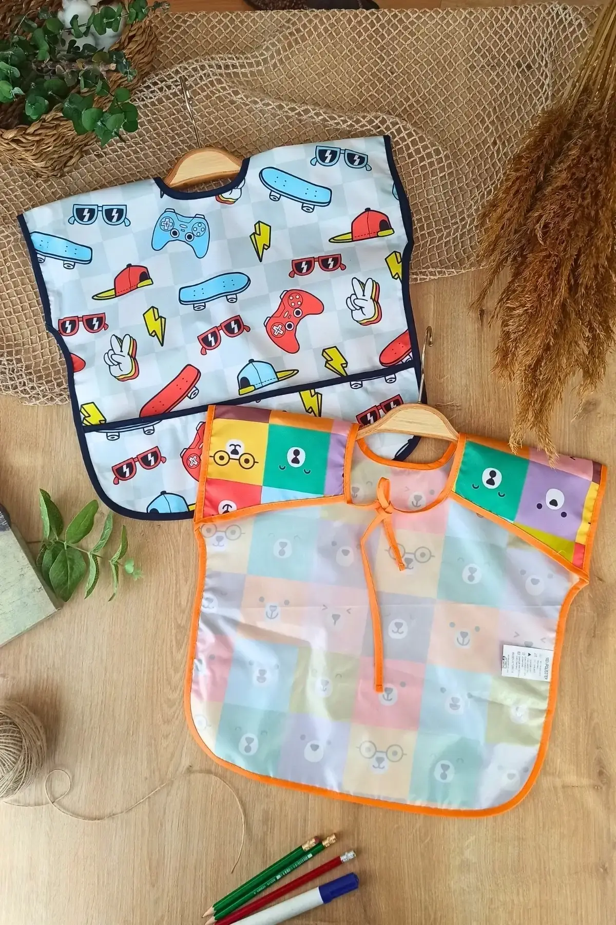 Play Colour Desenli Sıvı Geçirmez Kolsuz 6-24 Ay 2li Aktivite ve Mama Önlüğü