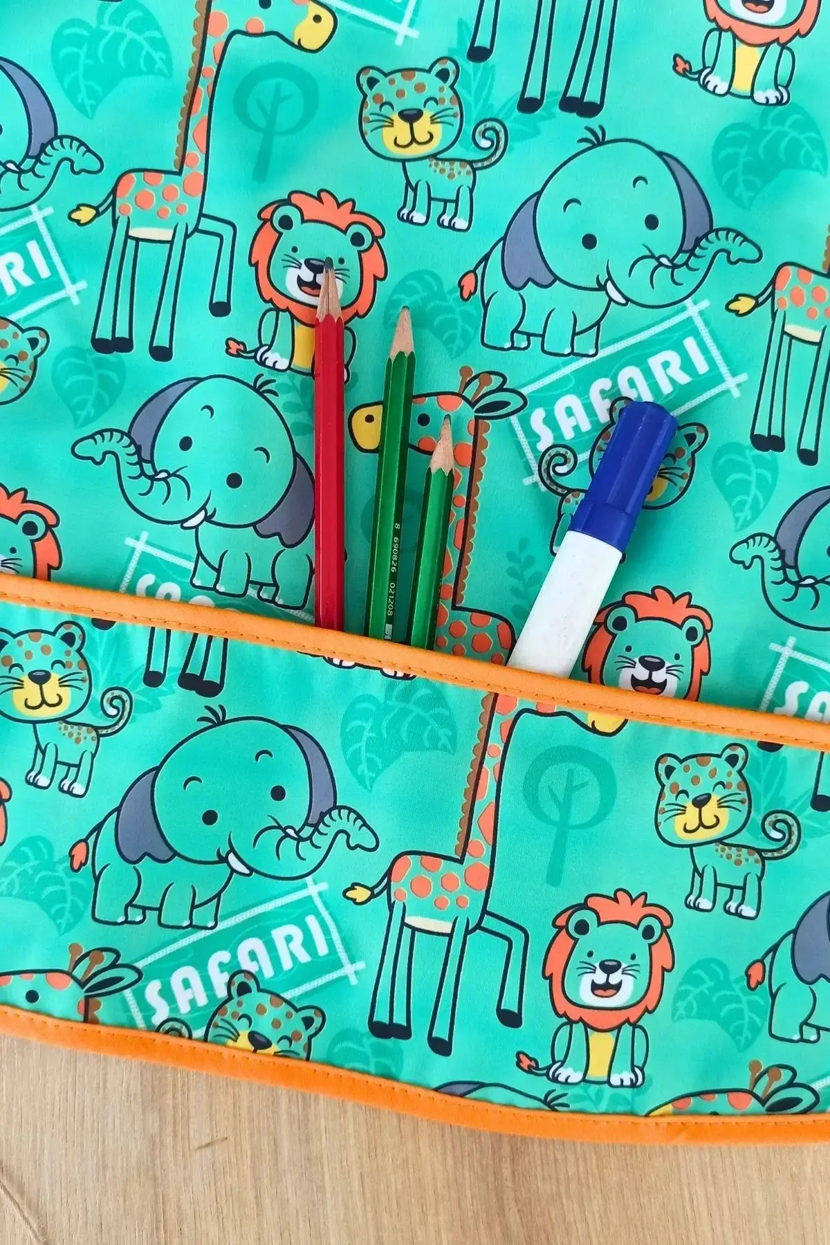 Play Safari Desenli Sıvı Geçirmez Kolsuz 6-24 Ay 2li Aktivite ve Mama Önlüğü