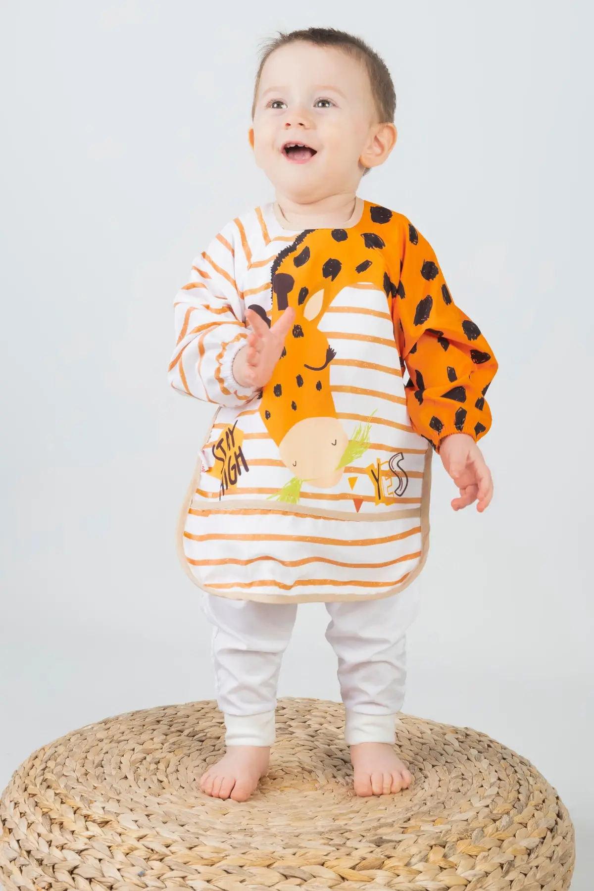 Zürafa Desenli Sıvı Geçirmez Uzun Kollu Unisex Bebek Mama ve Aktivite Önlüğü 6-24 Ay